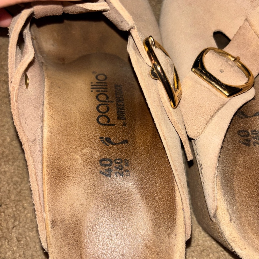 Papillio (Birkenstock) Light Tan Suede Clogs with Gold Buckle - Picture 3 of 8